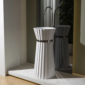 Раковина Oasis PlissÈ 437 мм высота 950мм, отдельностоящая, в комплекте с сифоном, вывод в пол, окантовка хром, бел (упаковка-3-х короб) 0PLSXXX09544002 (0PI440CECR)