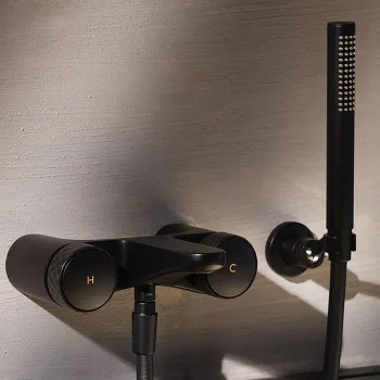 Смеситель для ванны Fima Carlo Frattini Texture Collection настенный, с ручным душем, чёрный матовый F5604XNS