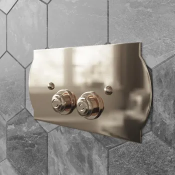 Клавиша смыва для бачков Tw 300.4 Geberit UP320/720, 33x2,5xh17, установка со ещением вправо 14, материал латунь, светлое золото TW300.4gold