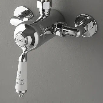 Смеситель универсальный Devon&Devon с ручкой белой хром MARD72CR