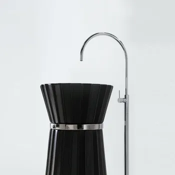 Раковина напольная Oasis Plisse 440х950мм, без отверстий для смесителя, без перелива, в комплекте с незапир донным клапаном, кольцо хром, черный 0PI440NLCR