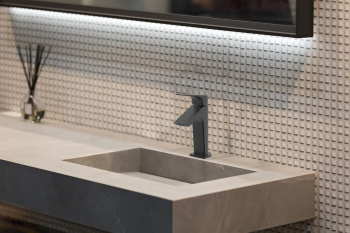 Смеситель для раковины Ramonsoler Urban Chic с каскадным изливом чёрный 210101NM