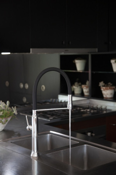 Смеситель для кухни Ramonsoler Kitchen с магнитным держателем и гибким изливом magnet 386801MA