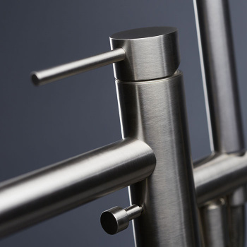 Смеситель для ванны напольный Newform X-steel 316 излив 243, в комплекте руч. душ, шланг, без встраиваемой части, для 27819, INOX 69684EX.50.050