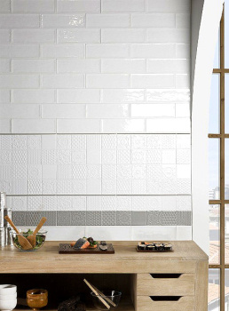 Плитка MONOPOLE ESENCIA LISTELO BLANCO 0.7x40