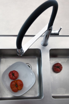 Смеситель для кухни Ramonsoler Kitchen с магнитным держателем и гибким изливом magnet 388801MA