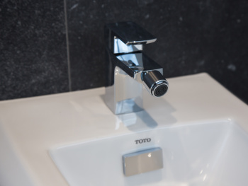 Подвесное биде Toto JEWELHEX BT682V1#XW