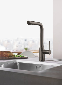 Смеситель для кухни GROHE Essence New с выдвижным изливом, тёмный графит глянец 30270A00