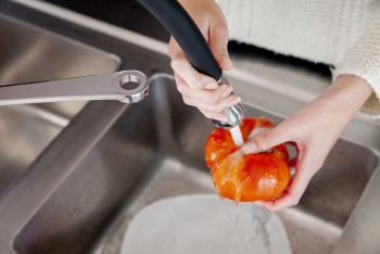 Смеситель для кухни Ramonsoler Kitchen с магнитным держателем и гибким изливом magnet 388801MC