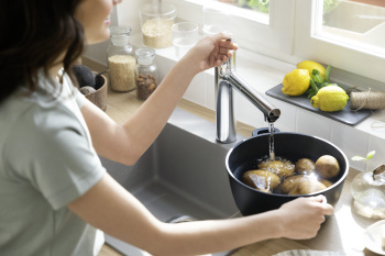 Hansgrohe 74 801 670 Zesis M33 Смеситель для кухни 163 мм, выдвижной излив, 2 реж., 8.2 л/мин